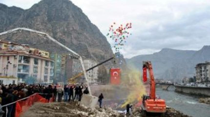 Amasya'da Ferhat K&ouml;pr&uuml;s&uuml;&rsquo;n&uuml;n Temeli Atıldı