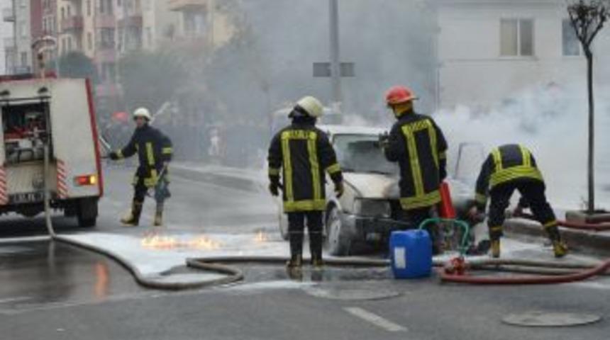 &Ccedil;anakkale&rsquo;de Seyir Halindeki Otomobil Alev Aldı