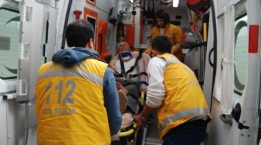 Amca İle Yeğenin Odun Kavgası Hastanede Bitti