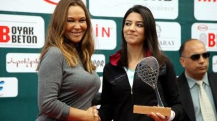 Adana&rsquo;da H&uuml;lya Avşar R&uuml;zgarı