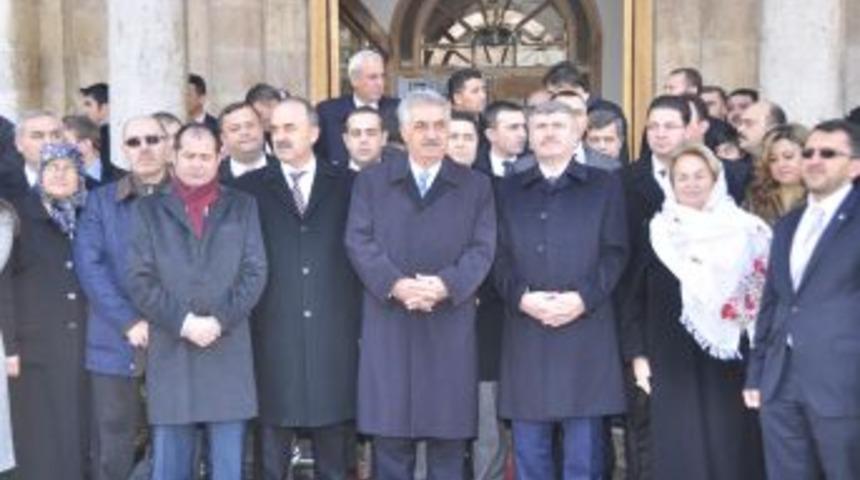 Şeb-i Arus T&ouml;renleri Sevgi Y&uuml;r&uuml;y&uuml;ş&uuml;yle Başladı