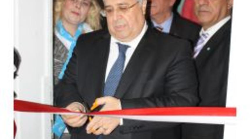 Masum T&uuml;rker: Gazetecilere Dava A&ccedil;ılması Doğru Değil