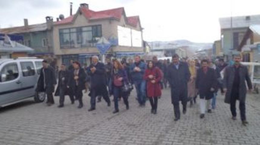 Y&uuml;ksekovadaki &Ouml;l&uuml;mler Varto&rsquo;da Protesto Edildi