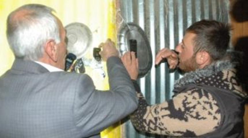 Bu K&ouml;yl&uuml;lerin D&uuml;nyaya Bağlantıları Tencere Kapağına Bağlı