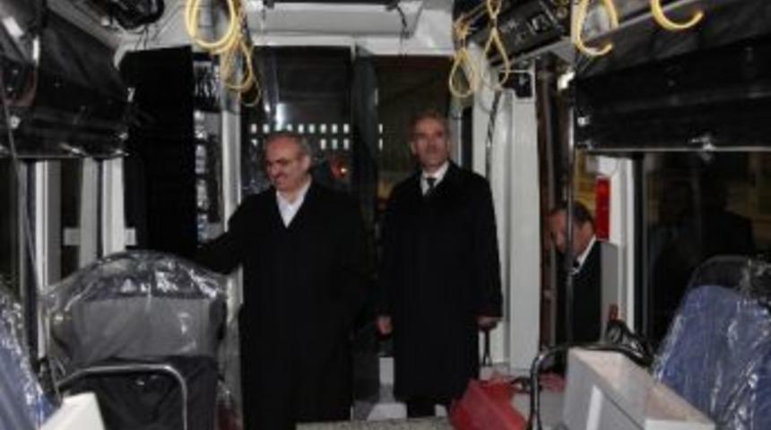 Vali Karaloğlu&rsquo;ndan Yerli Tramvaya Tam Not