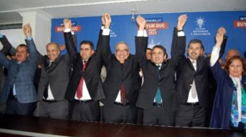 Ak Parti Adayı H&uuml;srev Kutlu&rsquo;ya G&ouml;rkemli Karşılama