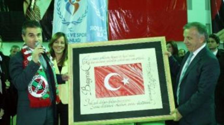 Gençlik Ve Spor Bakanı Suat Kılıç, 2 Bin 500 Kişilik Spor Salonunun Açılışını Yaptı