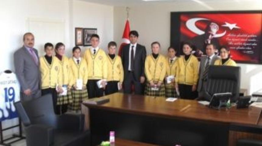 Yatılı &Ouml;ğrencilerden Selendi Kaymakamına Ziyaret