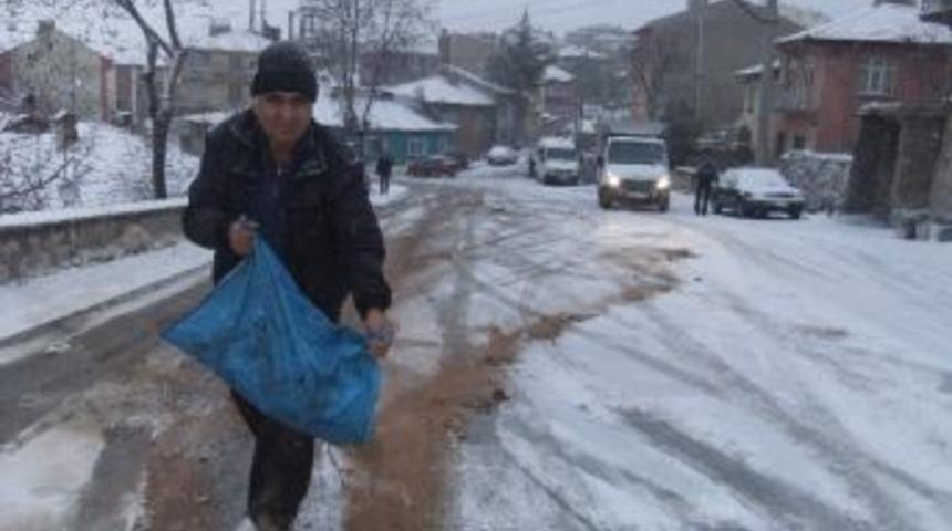 K&uuml;tahya'da Mevsimin İlk Karı &Ccedil;ileye D&ouml;n&uuml;şt&uuml;
