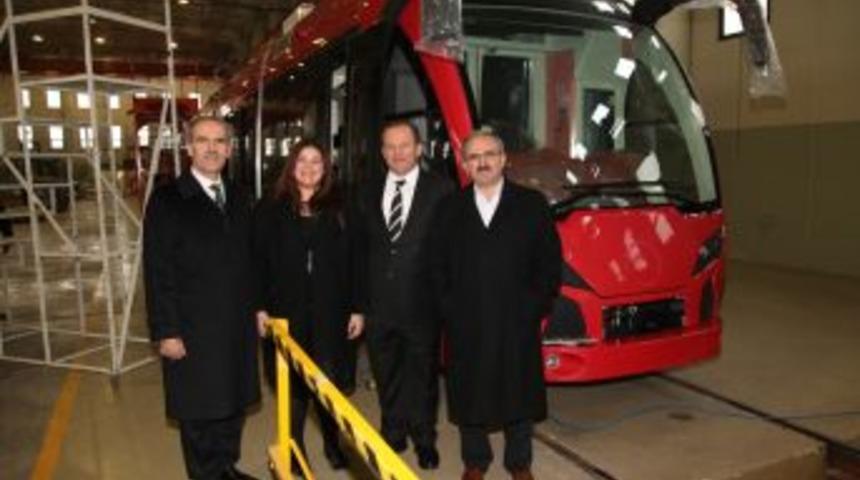 Vali Karaloğlu&rsquo;ndan Yerli Tramvaya Tam Not