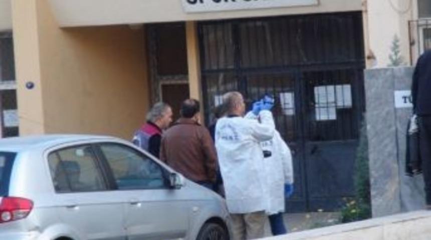 İzmir'de İki Okulda Yaşanan Bı&ccedil;akla Yaralama Olayı Soruşturması S&uuml;r&uuml;yor