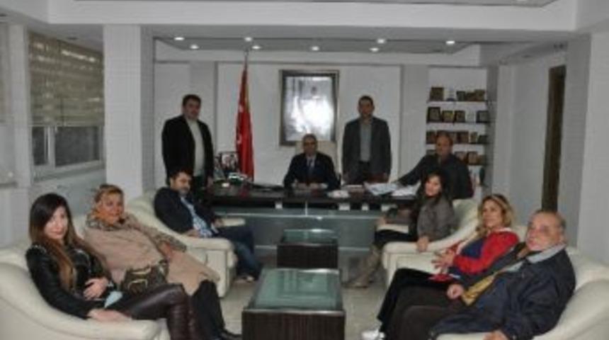 Küçük İbo, Siyaseti Yakından Takip Ediyor