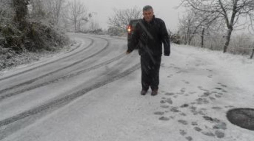 Alaplı'da Kar yağışı y&uuml;ksek kesimlerde etkili oldu