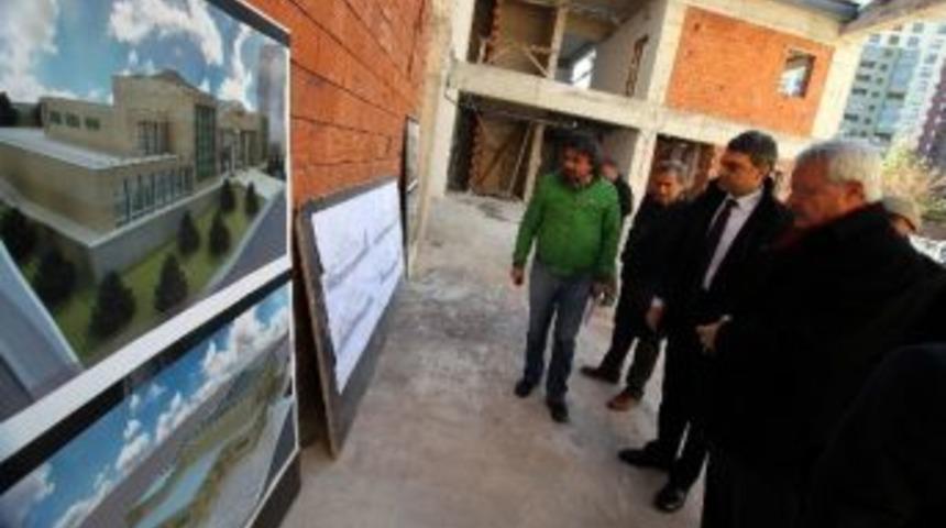 Umut Oran, Pir Sultan Abdal K&uuml;lt&uuml;r Merkezi Ve Cemevi İnşaatını İnceledi