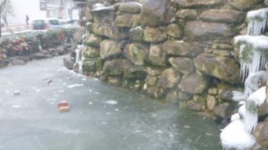 Bilecik&rsquo;in Yapay Şelalesi Dondu