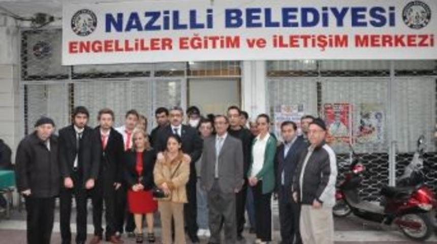 Engellilerden Başkan Alıcık&rsquo;a Plaket