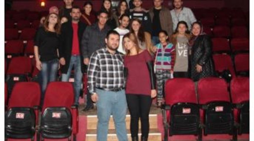 Sinema Salonunda Evlenme Teklifi