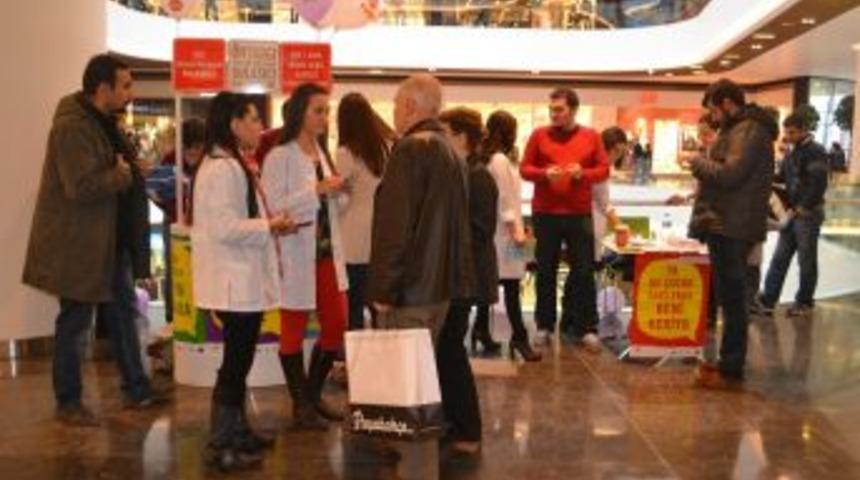 Stant A&ccedil;an Tıp Fak&uuml;ltesi &Ouml;ğrencileri, AİDS&rsquo;e Dikkat &Ccedil;ekti