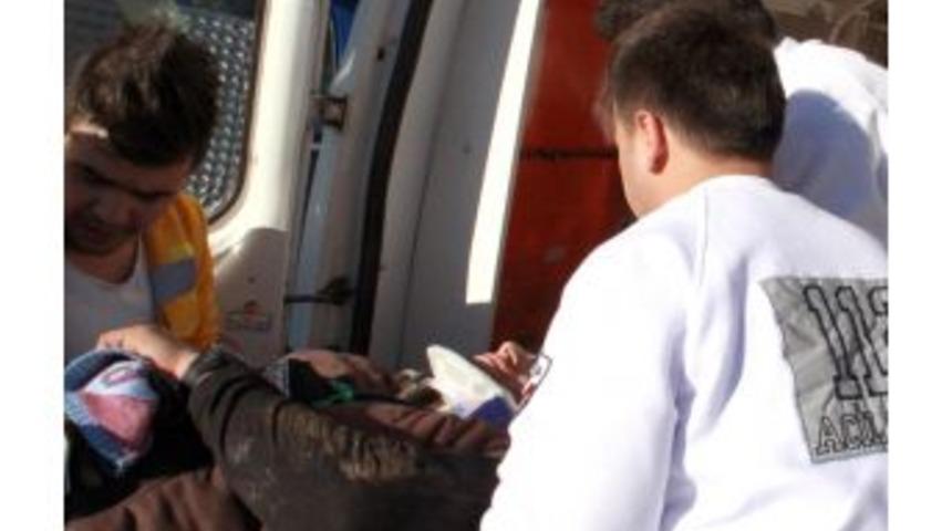 İş Makinesinin Altında Kalan Operat&ouml;r Yaralandı