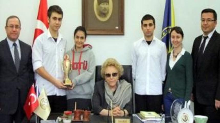 N&uuml;ket Ersoy Gkv&rsquo;nin M&uuml;nazara Şampiyonlarını Kutladı