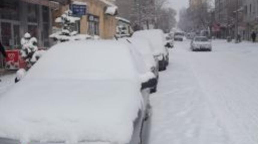 Kars&rsquo;ta Kar 122 K&ouml;y Yolunu Kapattı