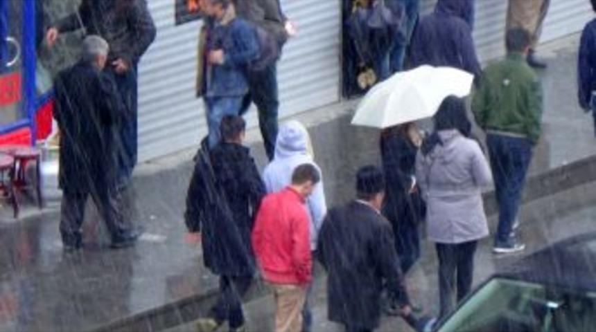 Hakkari&rsquo;de Kar Yağışı Etkili Oluyor