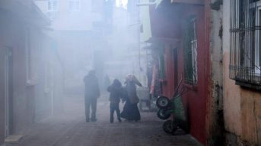 Diyarbakır&rsquo;da Olaylı G&ouml;steri: 5&rsquo;i Polis 8 Yaralı