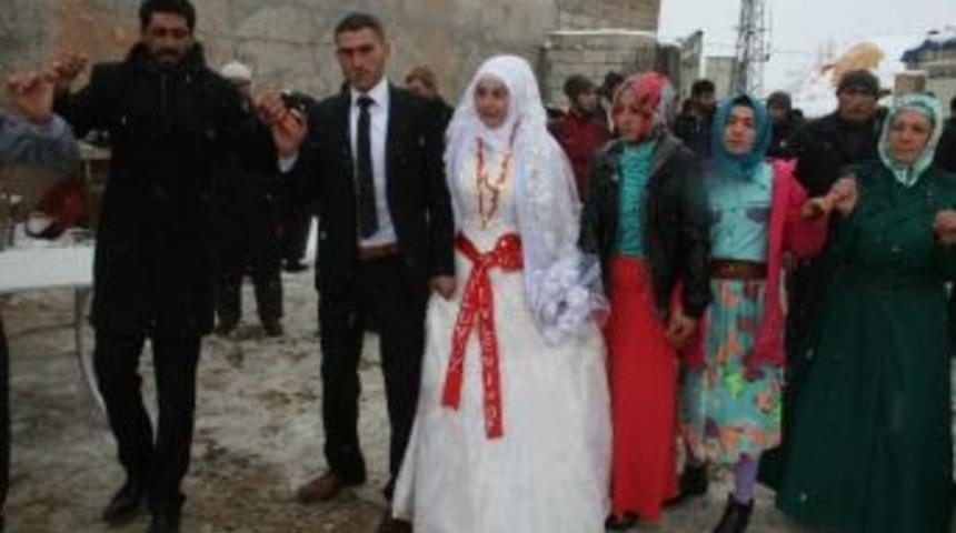 Kar Altında D&uuml;ğ&uuml;n