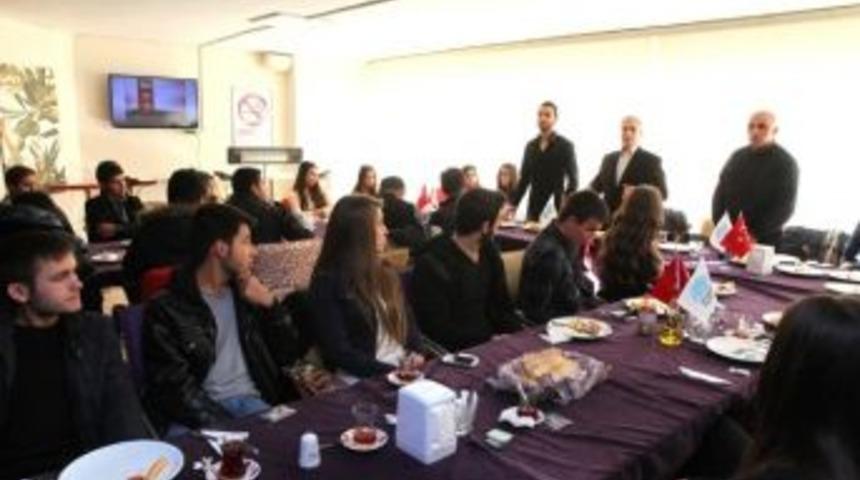Mustafa Bozbey &Uuml;niversite &Ouml;ğrencileriyle Buluştu