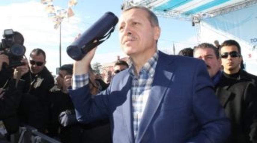 Başbakan Edirne'de Satran&ccedil; Seti Dağıttı