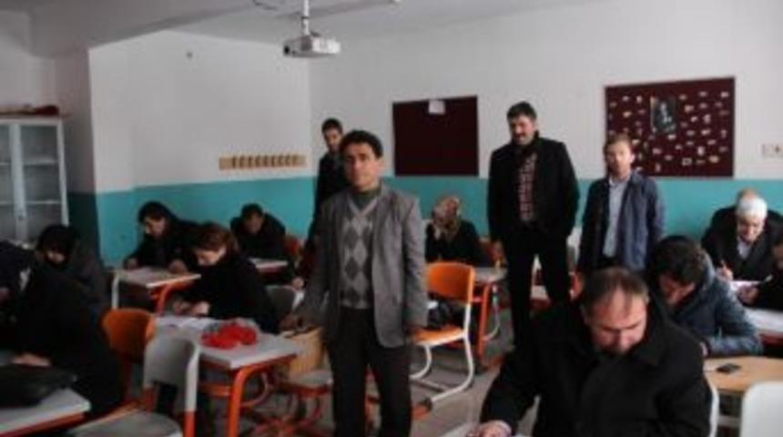 Ardahan'da Siyaset Akademisi Sınavı Yapıldı