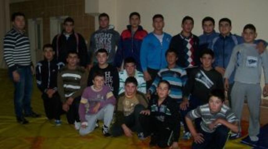 Geleceğin Başpehlivanları Yetişiyor