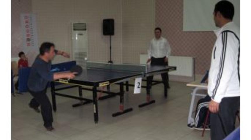 &Ouml;zel Nuri &Ccedil;omu Koleji'nde Babalar Arası Masa Tenisi Turnuvası