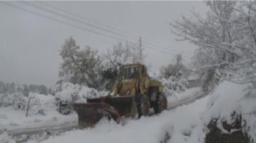 Kar K&ouml;y Yollarını Kapattı