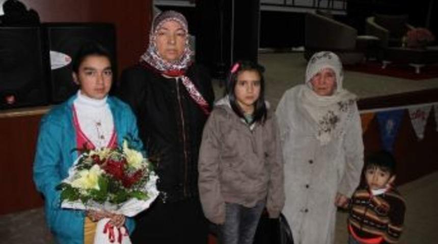 Anneleri &Ouml;ld&uuml;r&uuml;len Kız Kardeşlerden Ağlatan Mektup