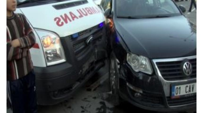 Yaralı Taşıyan Ambulans Kaza Yaptı