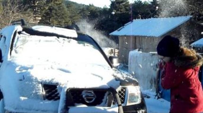 Balıkesir'de Hafta Sonu İlk Karı G&ouml;ren Vatandaşlar Kazdağları'na Koştu