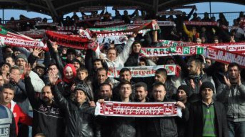Karşıyaka Taraftarı Ma&ccedil;ı Balıkesir Taraftarları Ile Birlikte Izledi