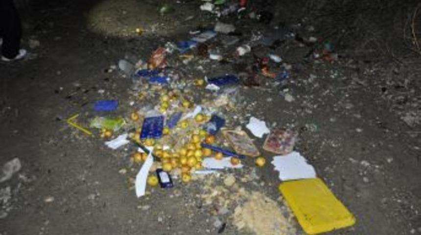 Otomobil Dereye U&ccedil;tu: 3 &Ouml;l&uuml;, 1 Yaralı