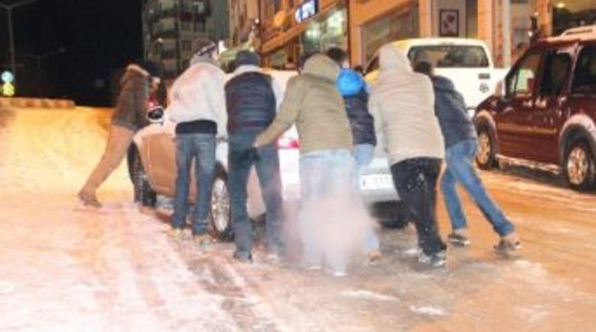 Bilecik'te Yollar Buz Pistine D&ouml;nd&uuml;