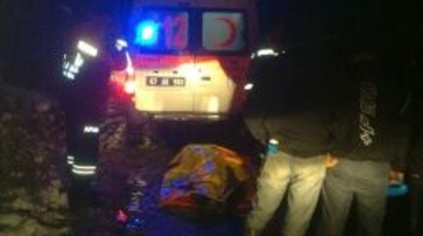 Otomobil Dereye Uçtu: 3 Ölü, 1 Yaralı