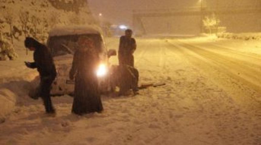 Karabük’te Kar Şiddetini Artırarak Sürdürüyor