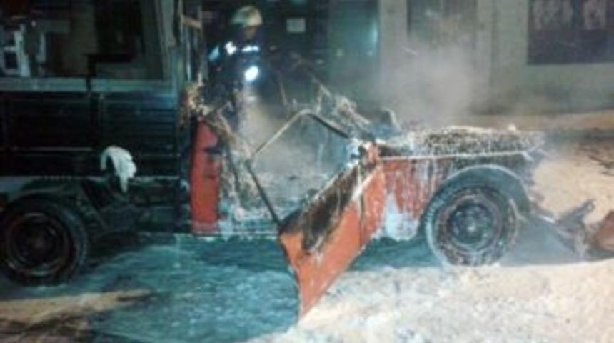 Seyir Halindeki Ara&ccedil; Alev Alev Yandı