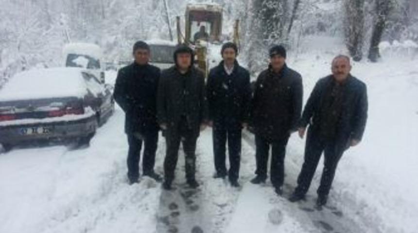 Başkan Emeksiz Kar&rsquo;la M&uuml;cadele &Ccedil;alışmalarını Yerinde İnceledi