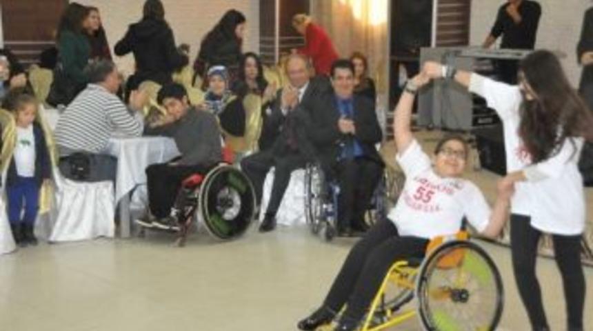 Engelliler Yararına &Ccedil;ay D&uuml;zenlendi