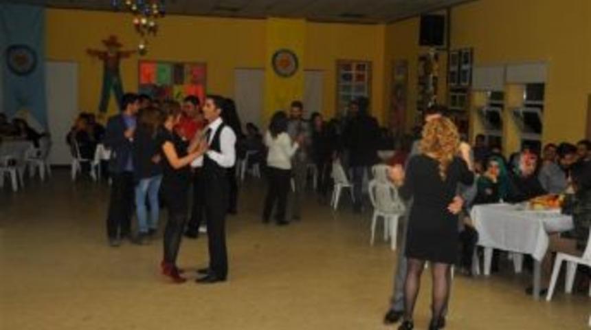 5 Aralık D&uuml;nya G&ouml;n&uuml;ll&uuml;ler G&uuml;n&uuml;