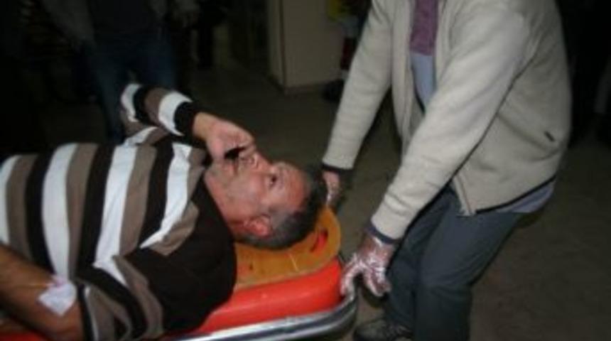 Kamyonet Yolun Karşısına Ge&ccedil;mek İsteyen Yayaya &Ccedil;arptı