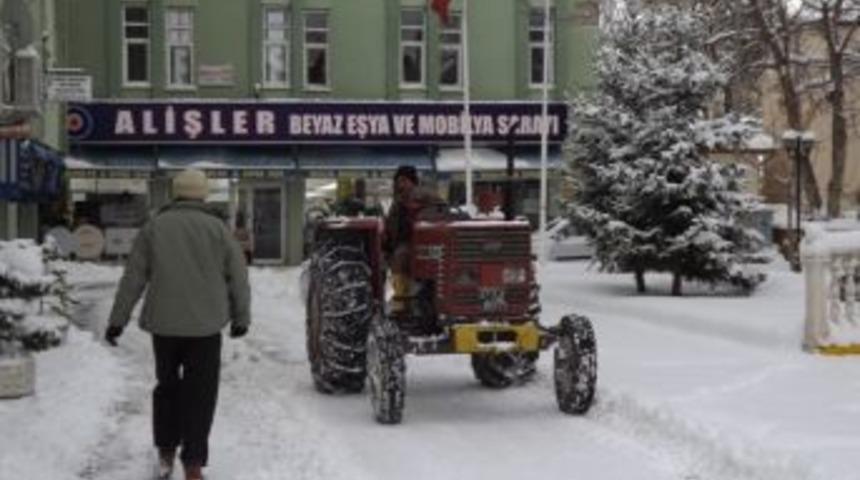 Belediyeden Karla M&uuml;cadele &Ccedil;alışması