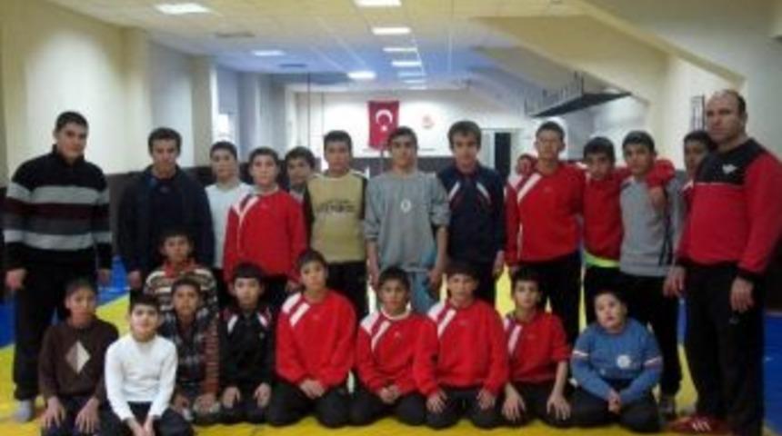 Adıyamanlı G&uuml;reşciler T&uuml;rkiye Şampiyonası&rsquo;na Gidiyor