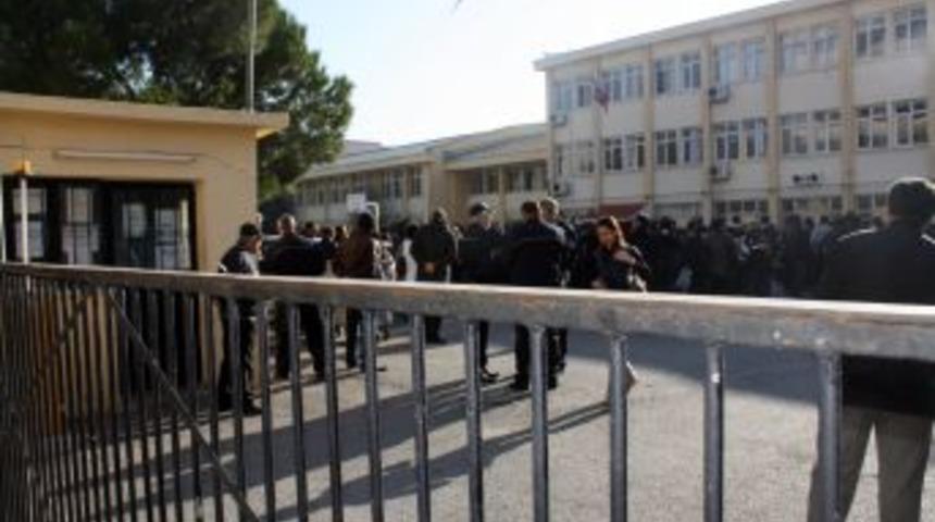 Okul Bah&ccedil;esindeki Bı&ccedil;aklı Dehşete &Ouml;ğrenci Isyanı